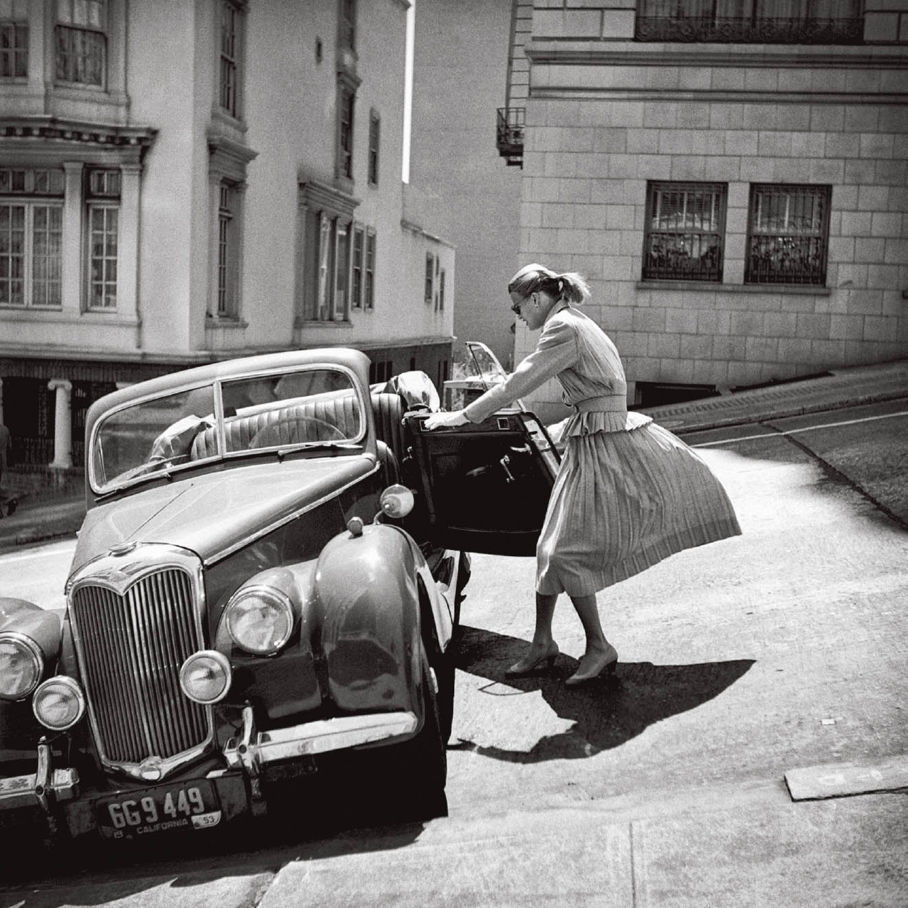 Parking on the steep hill just below the Mark Hopkins hotel North Beach - photo 10