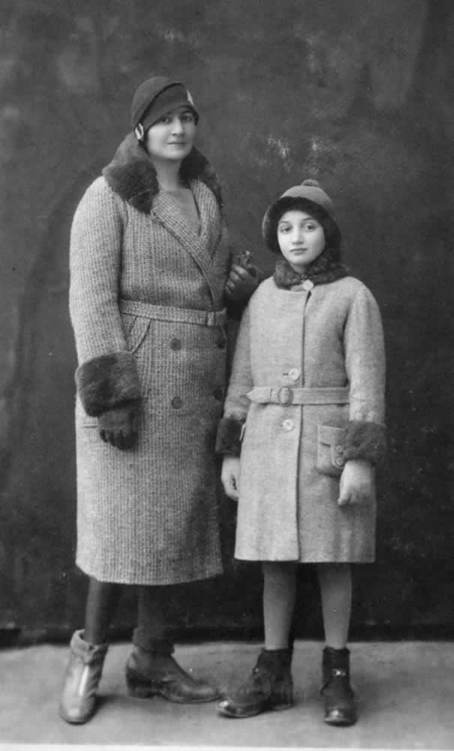 Gustav and Agnes Palm family Agnes and her mother Aranka in newly tailored - photo 4