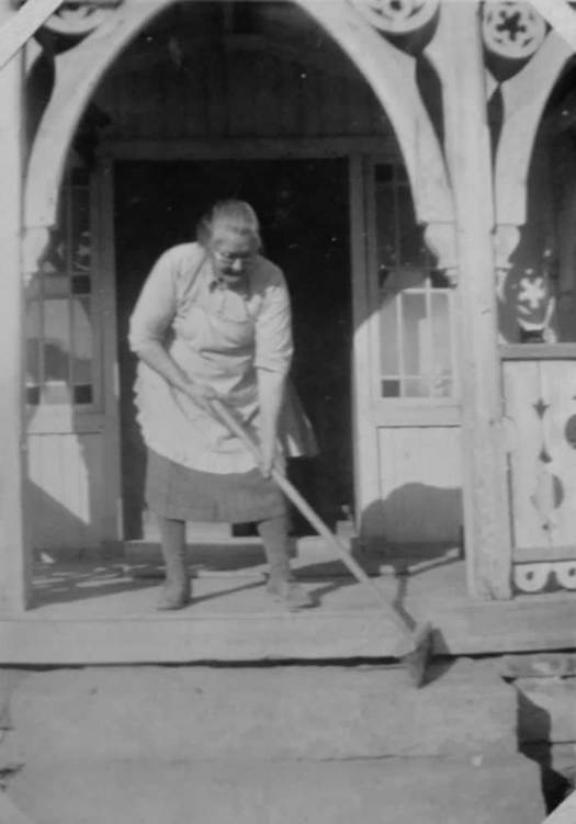 Gustav and Agnes Palm family Maria at her home in Haugland Norway where she - photo 6