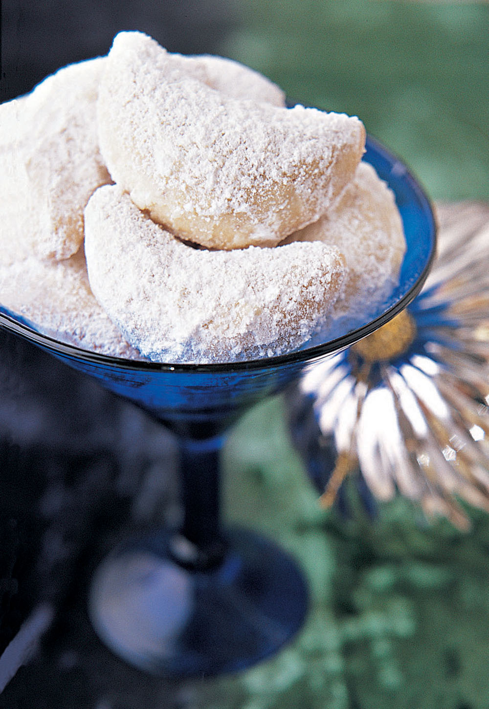 Bury a split vanilla bean in a jar of powdered sugar for several days to make - photo 6
