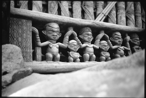 Carvings Fons Palace Bafut The drum makers Ghana The Sultans - photo 9