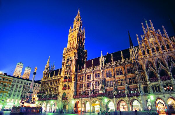 Neues Rathaus Marienplatz Munich JON ARNOLDGETTY IMAGES Oktoberfest - photo 6