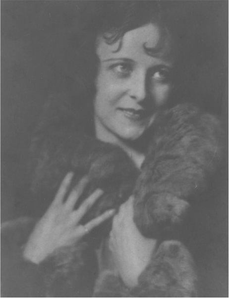 Beatrice Fox Hunny She remained an entertainer throughout her life but her - photo 2