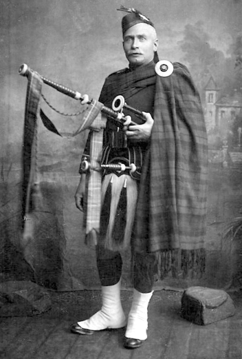 Beatsons father John in Royal Scots Pipe-Majors uniform She is an - photo 14