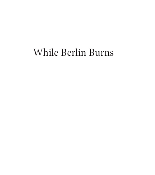 While Berlin Burns The Diary of Hans-Georg von Studnitz 19431945 This edition - photo 1