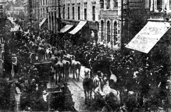 Horses of the Royal Field Artillery en route to the station on 6 August 1914 - photo 7