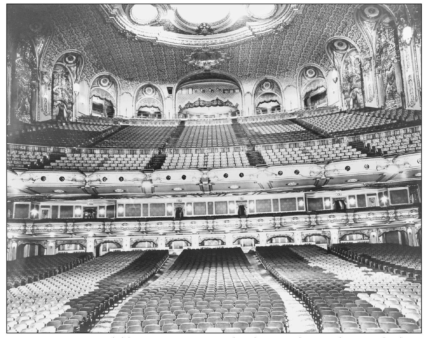 There were 4650 seats available for Fox patrons The theatre advertised it was - photo 10