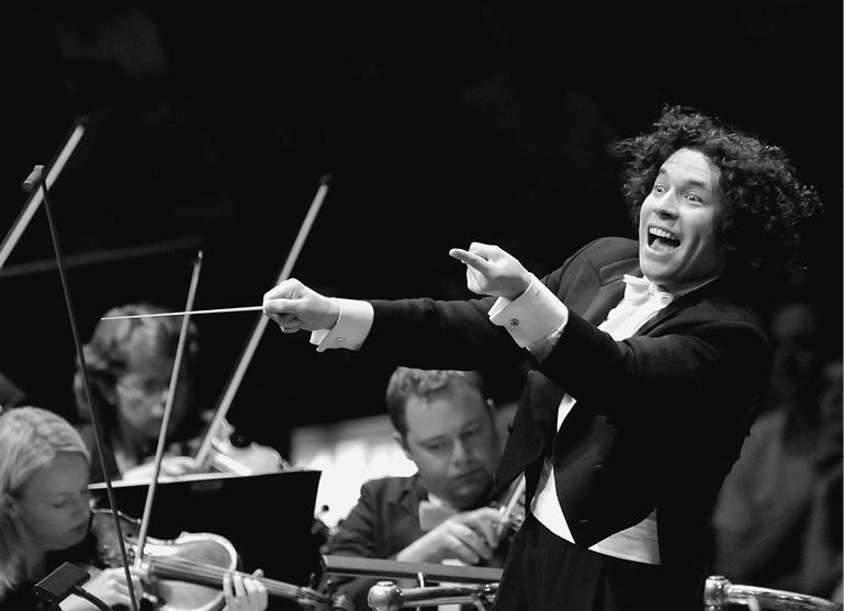 Dudamel conducting the Gothenburg Symphony Orchestra at the BBC Proms 2008 - photo 27