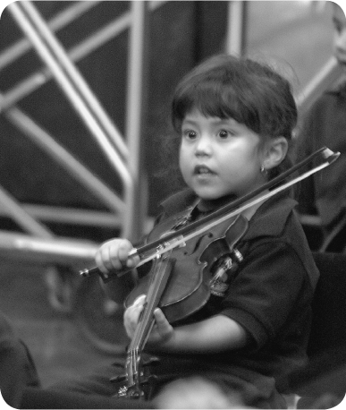 Beginning violinist at la Rinconada 2010 Stephanie Scherpf Violin class - photo 9