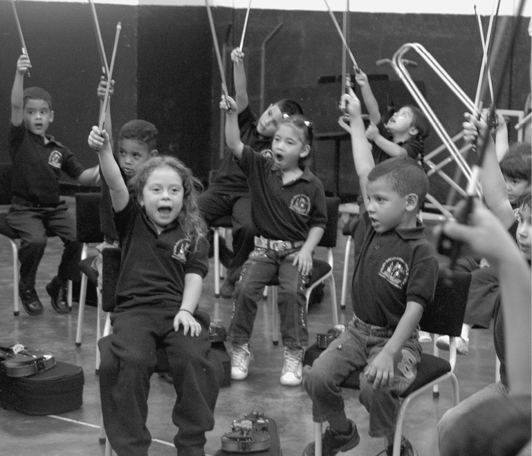 Violin class at la Rinconada 2010 Stephanie Scherpf White Hands Chorus - photo 10