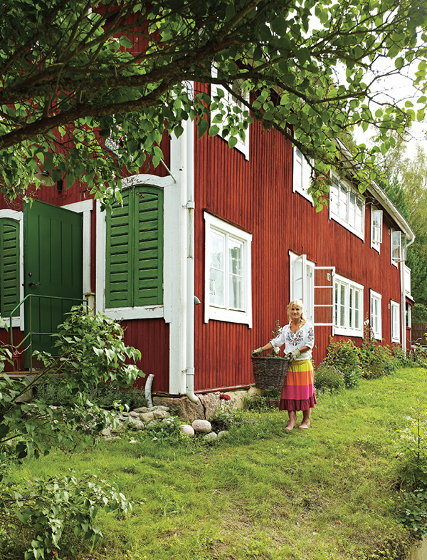 Along a narrow winding country lane lies this beautiful Falun red house that - photo 14