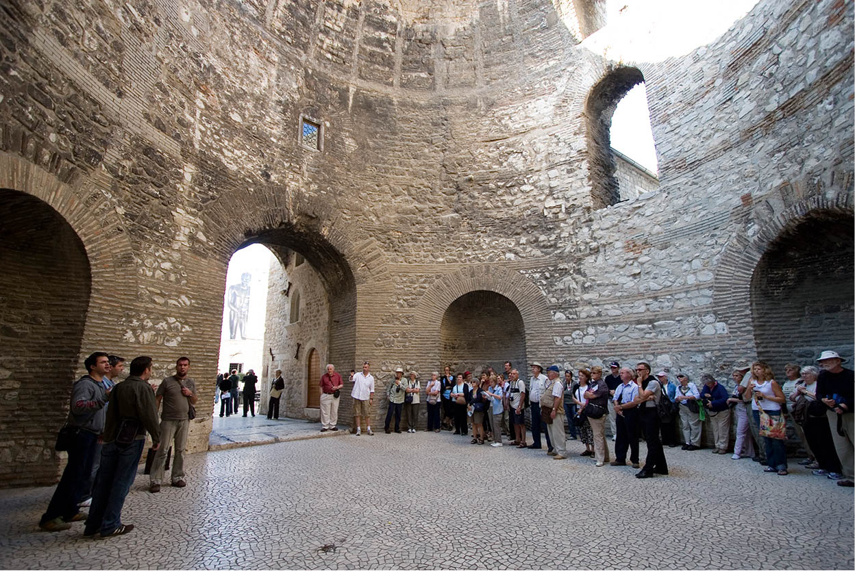 Diocletians Palace Eat sleep and drink in the footsteps of a Roman emperor - photo 9