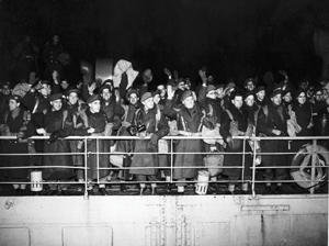 Allied soldiers and sailors arrived in England in 1945 following a tour of - photo 4