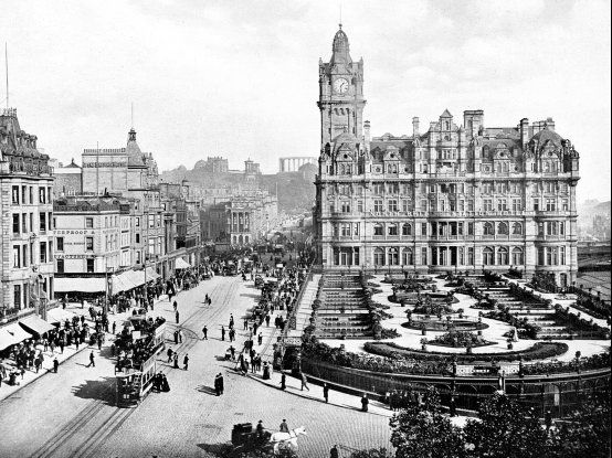 Princes Street looking towards Calton Hill Post Office and Waterloo Place - photo 25
