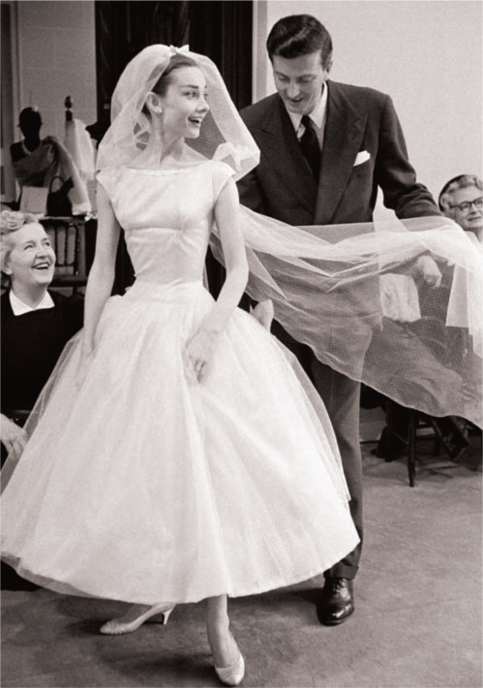 A FITTING WITH GIVENCHY FOR FUNNY FACE 1957 Designer and star got along - photo 8