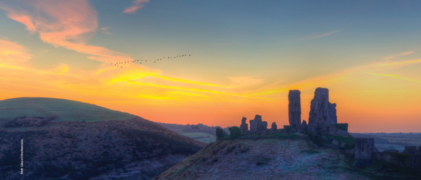 A misty morning breaks over the ruins of Corfe Castle Like many of the - photo 3