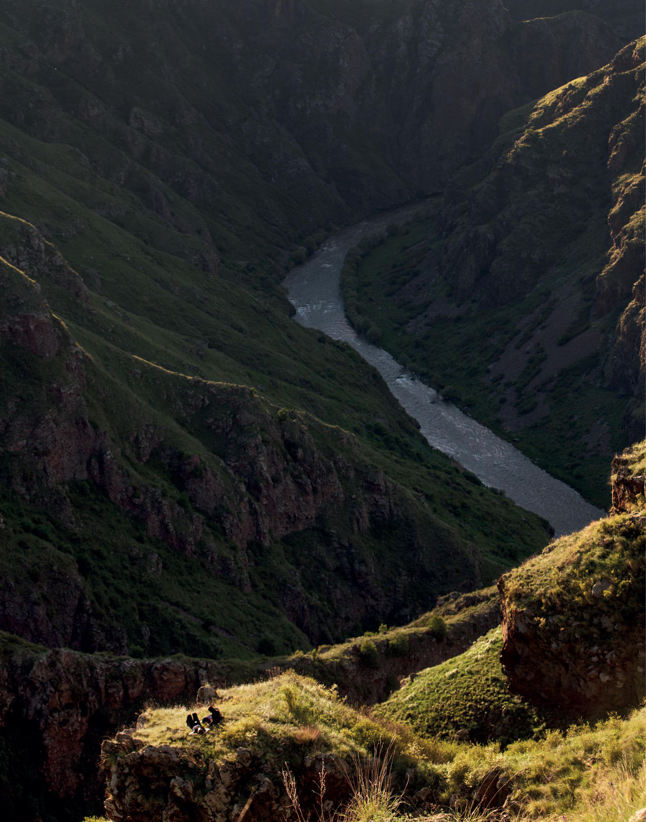 Picnicking on a bluff overlooking the Kura River in Kars province To our - photo 5