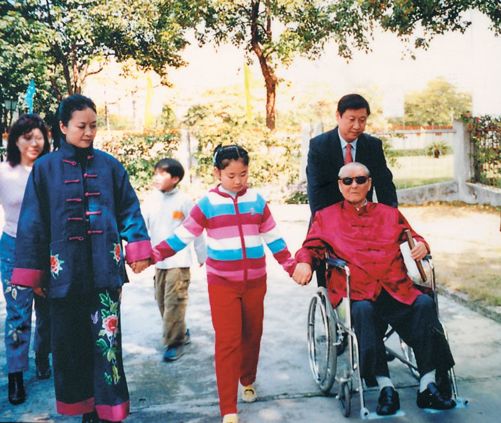 With his wife daughter and father Xi Zhongxun Taking a stroll with his - photo 17