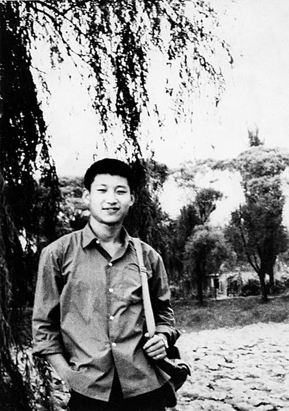 This photo was taken in 1972 when he came back to Beijing to see his parents - photo 3