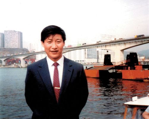 This photo was taken during an overseas visit when he was deputy mayor of - photo 7