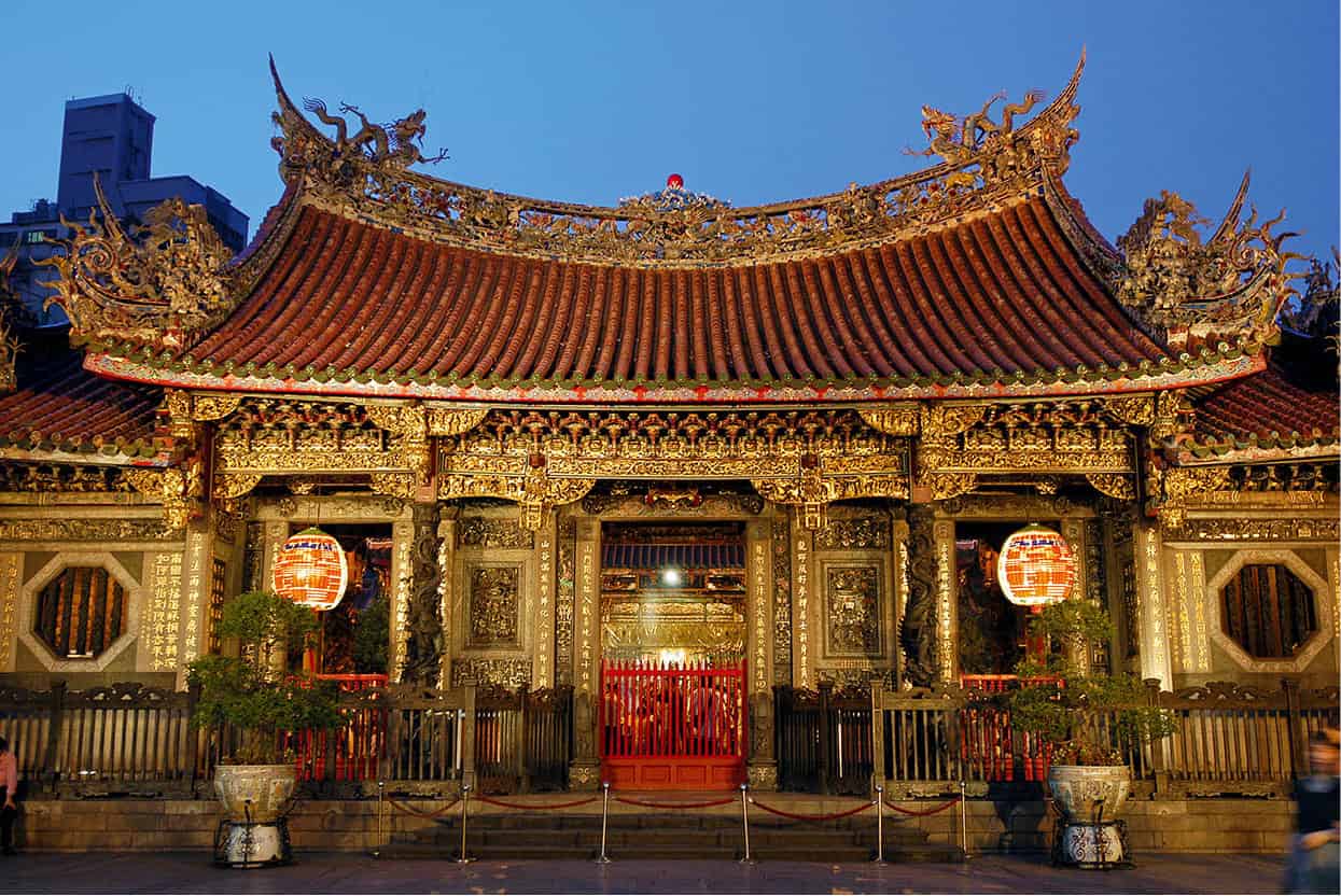 Longshan Temple When China was busily destroying its cultural heritage - photo 11