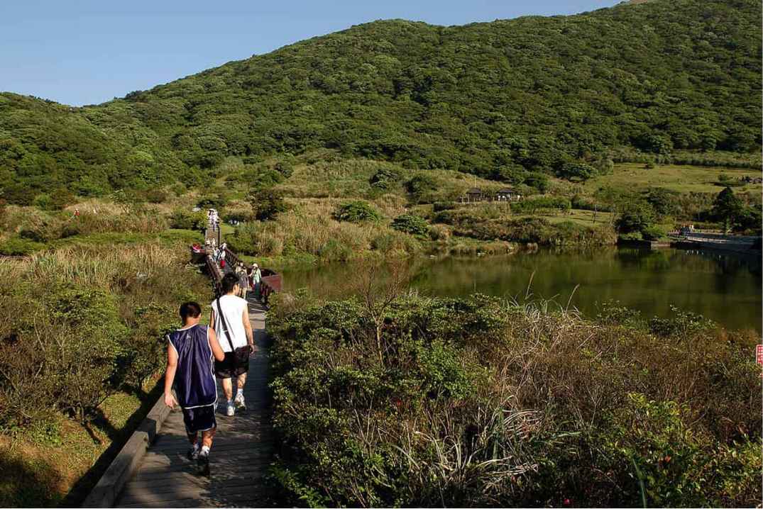 Yangmingshan National Park Just 40 minutes from downtown Taipei overlooking - photo 13