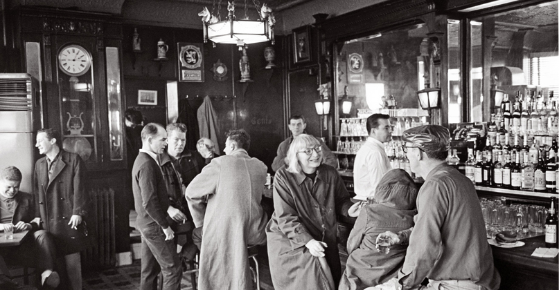 Jane Jacobs in 1960 at the White Horse Tavern a legendary watering hole for - photo 15