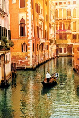 Explore the back lanes and canals to find a Venice without tourists THE - photo 9