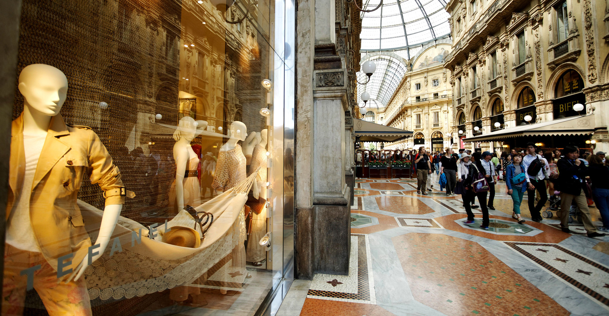 Galleria Vittorio Emanuele II is Milans unique spectacular shopping arcade - photo 12