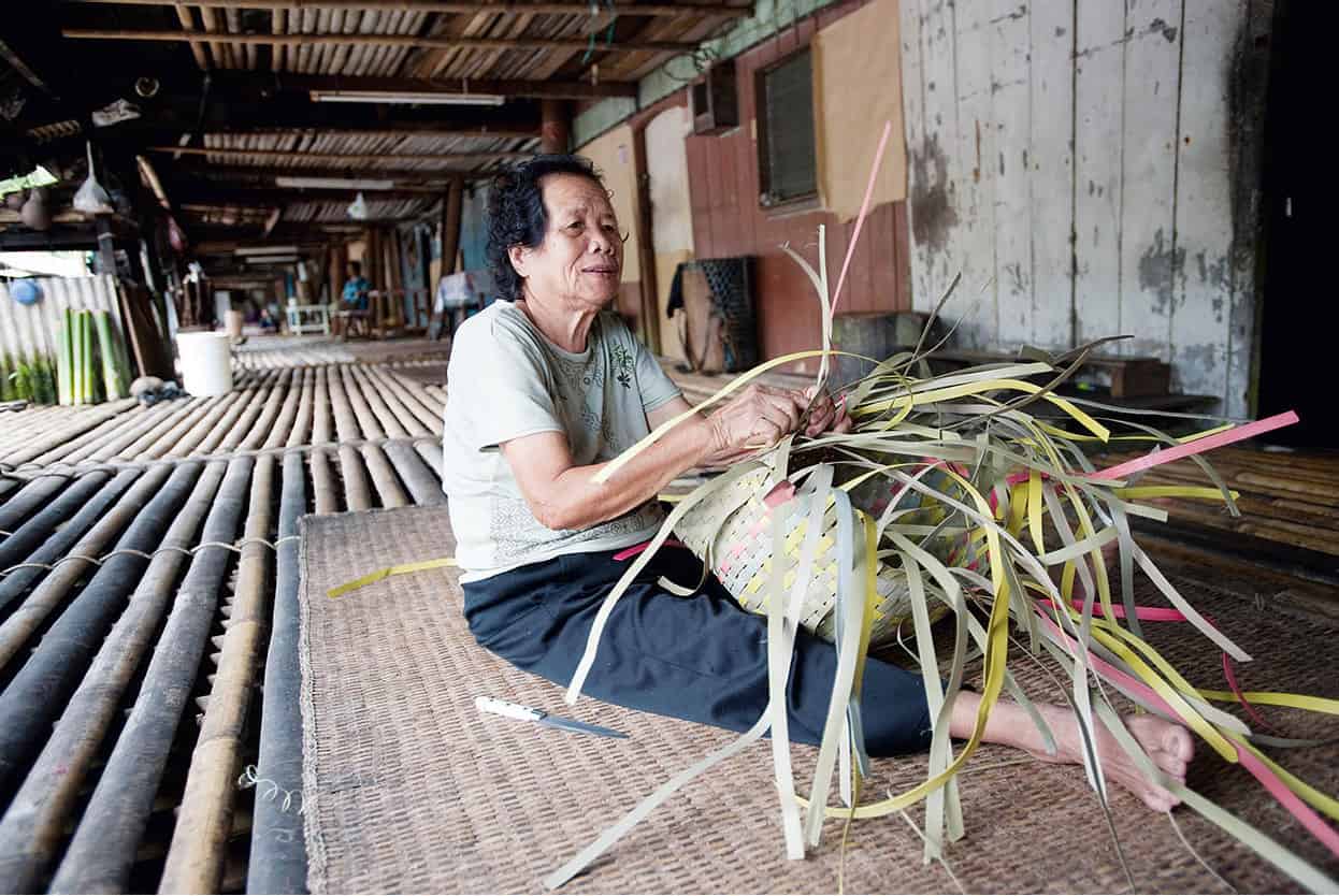 Top Attraction 5 James TyeApa Publications Visiting a longhouse An experience - photo 8