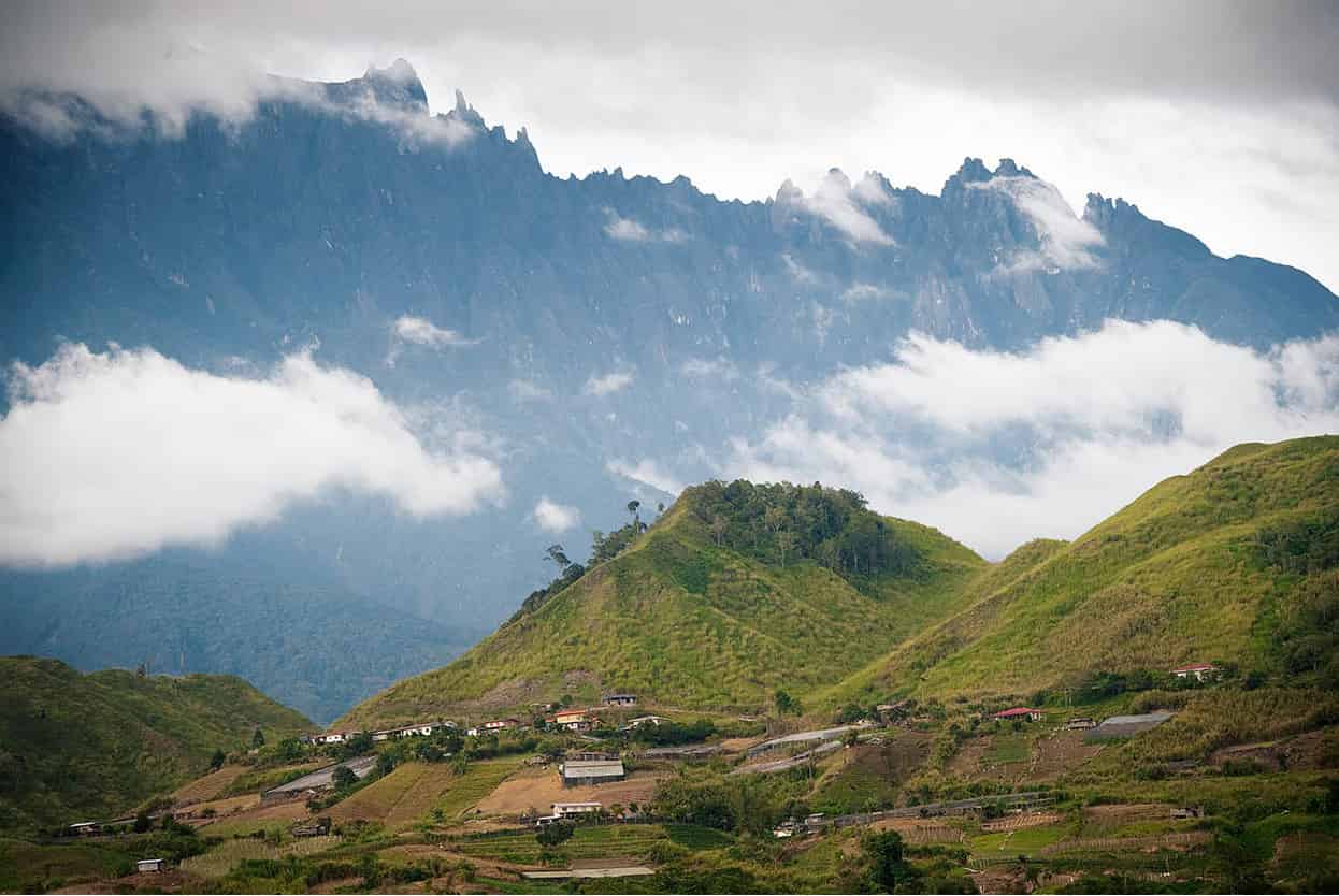 Top Attraction 9 James TyeApa Publications Kinabalu Park Superb scenery and - photo 12