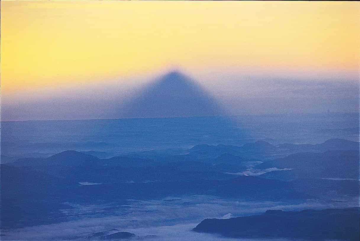 Top Attraction 9 Apa Publications Adams Peak See dawns shadow cast from - photo 12