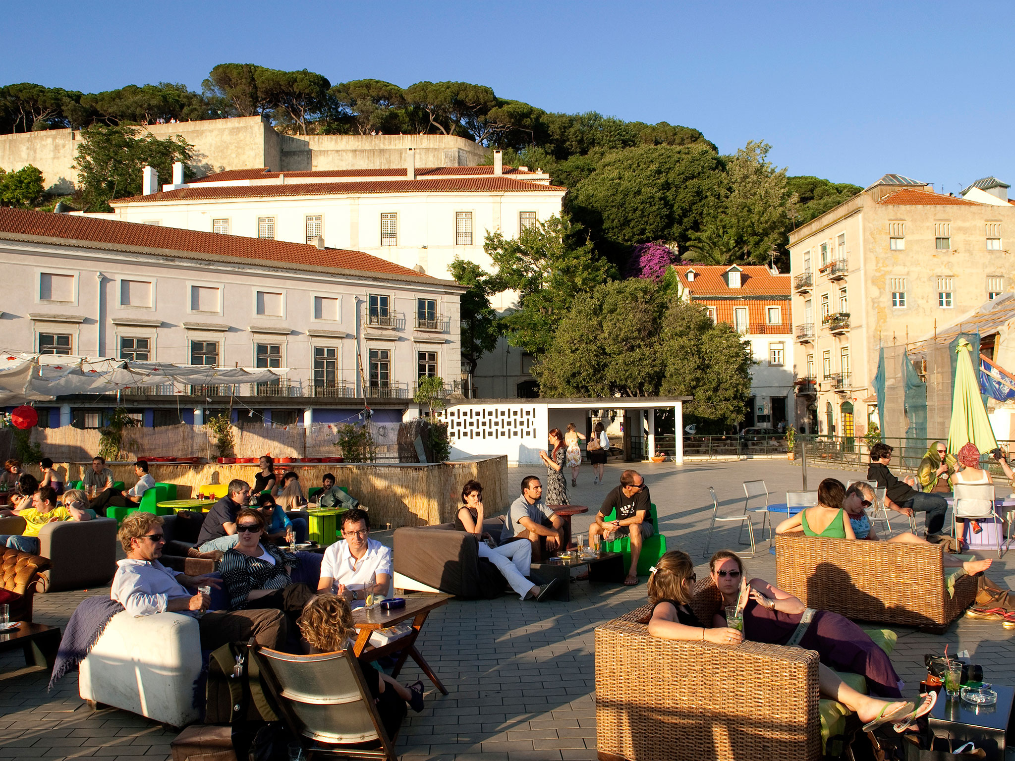 Portas Do Sol Alfama When to visit Lisbon is comfortably warm from April - photo 4