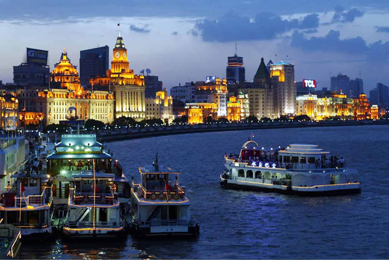 The Bund This architectural cocktail of pre-1949 buildings once hailed as - photo 4