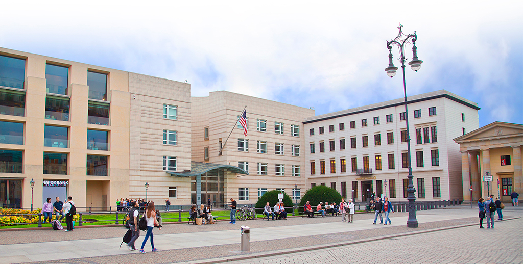 American Embassy Eugen-Gutmann-Haus With its clean lines the Dresdner Bank - photo 20