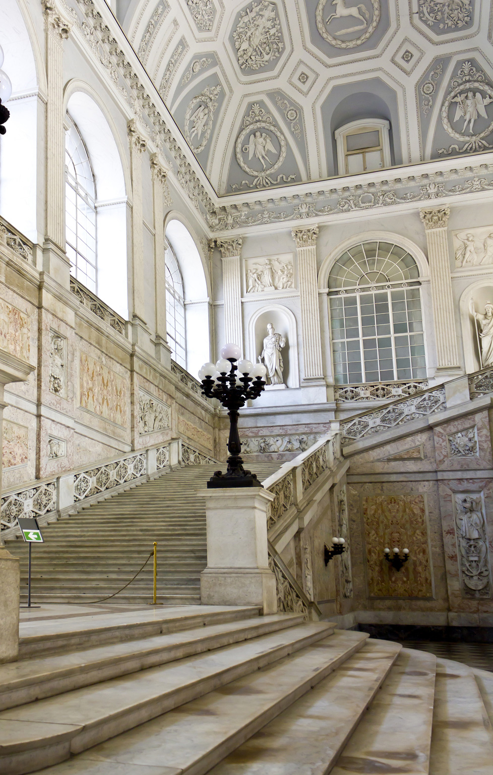 The colossal staircase of the palace Furnishings Fine examples of Empire - photo 16