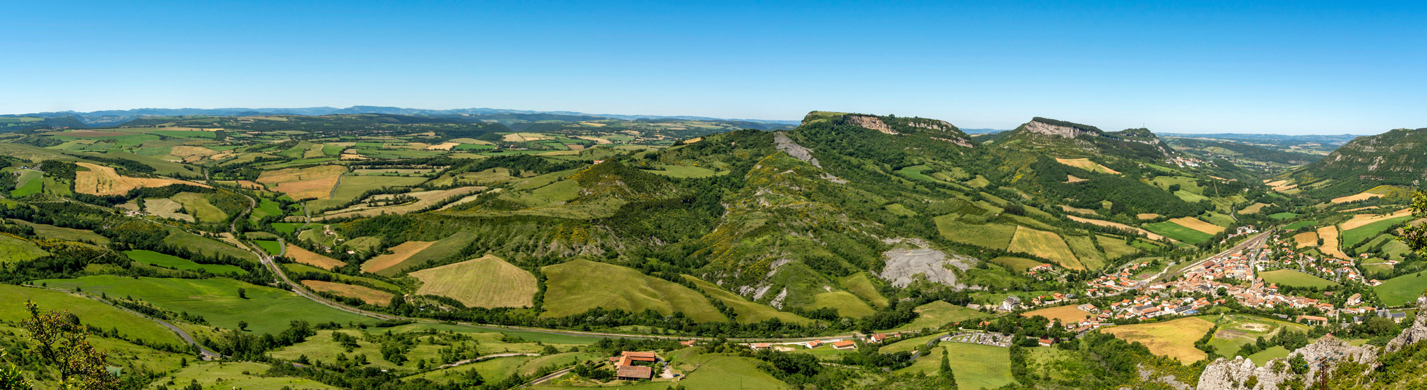 INTRODUCTION TO LANGUEDOC AND ROUSSILLON Languedoc and Roussillon down in the - photo 4