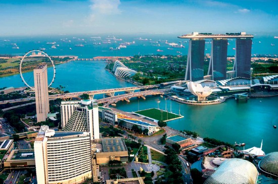 The Marina Bay area comprises not only the financial district but also dining - photo 11