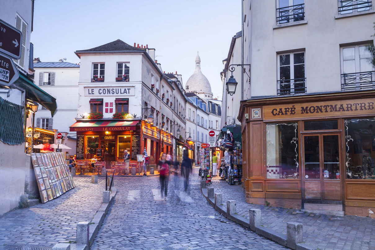 Montmartre street with Sacr-Cur in the background Julian Elliott - photo 4