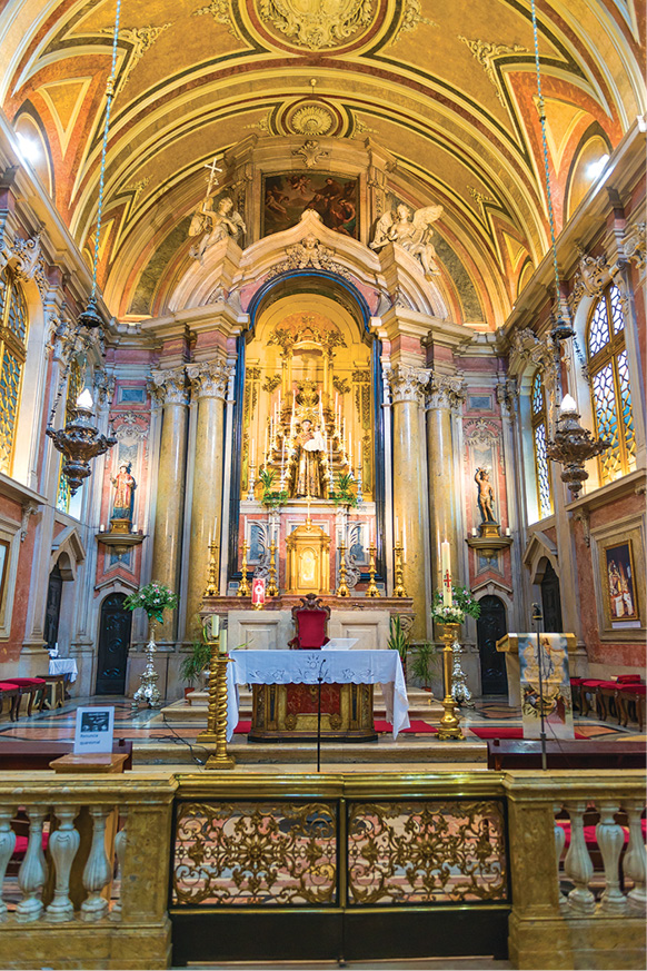 Lisbons cathedral or S Sedes Episcopalis is said to contain the relics of St - photo 12