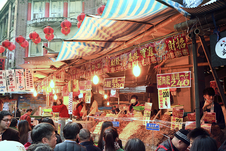 CHARLESIMAGE SHUTTERSTOCK Taipeis Top Sights Shilin Night Market Taipeis - photo 10