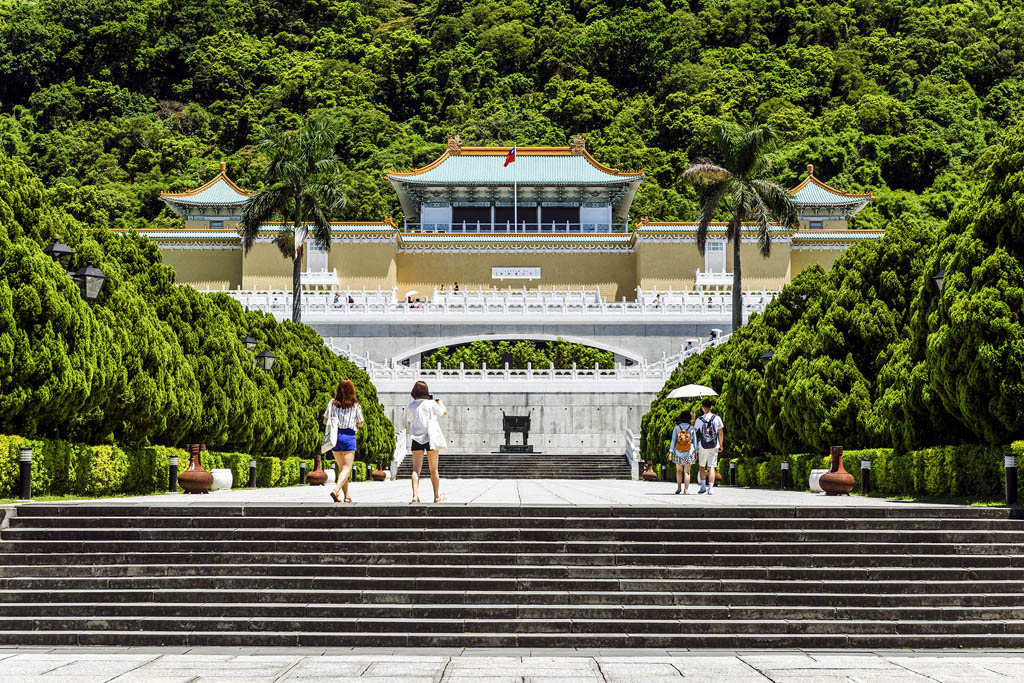 JACK HONG SHUTTERSTOCK Taipeis Top Sights Chiang Kai-shek Memorial Hall - photo 7