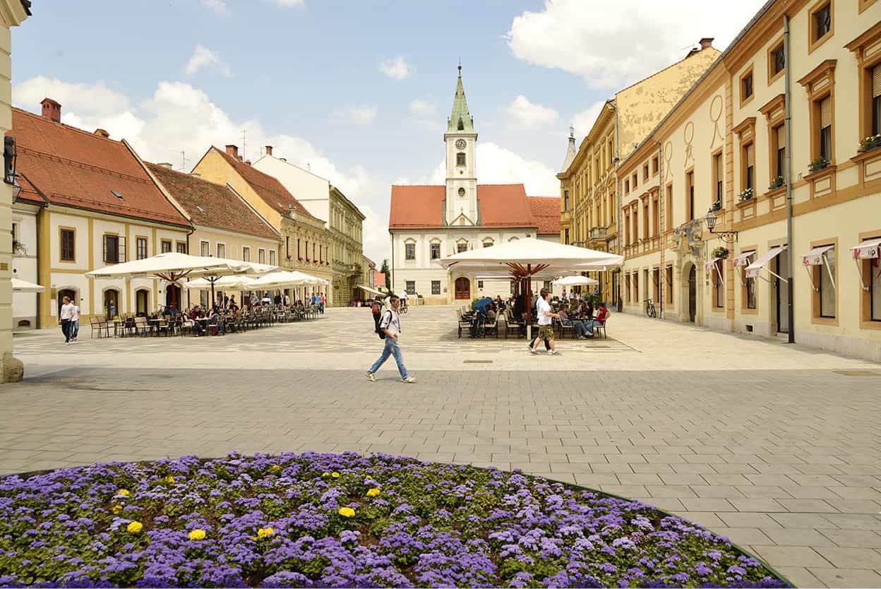 Varadin A musical town with wonderful Baroque flourishes both in its - photo 10