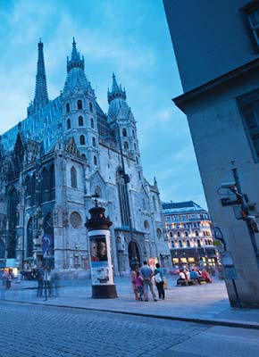 Viennas St Stephens Cathedral Caf culture in Vienna Hall in t - photo 10