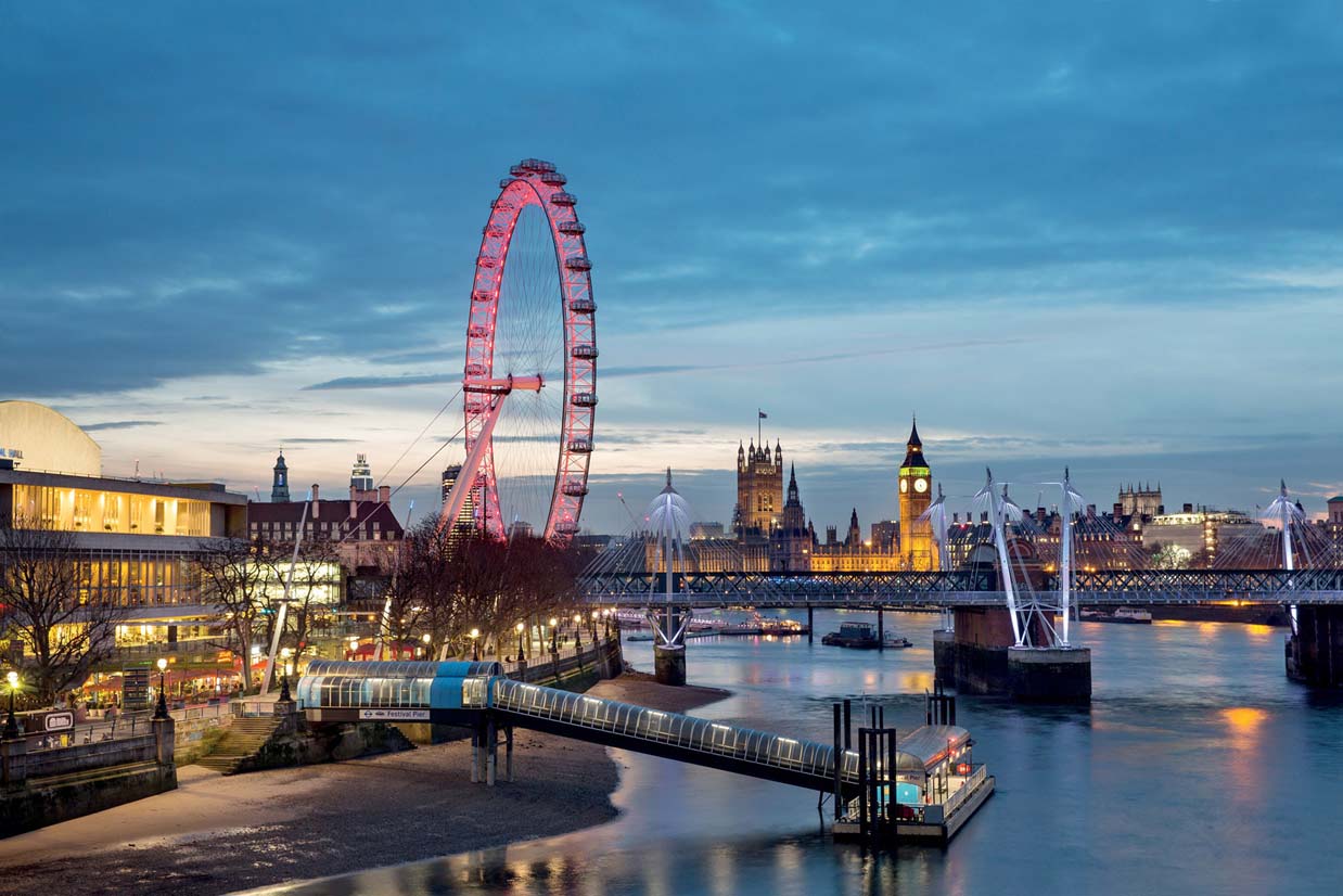 Night falls on the Thames and such iconic city sights as the London Eye and - photo 2