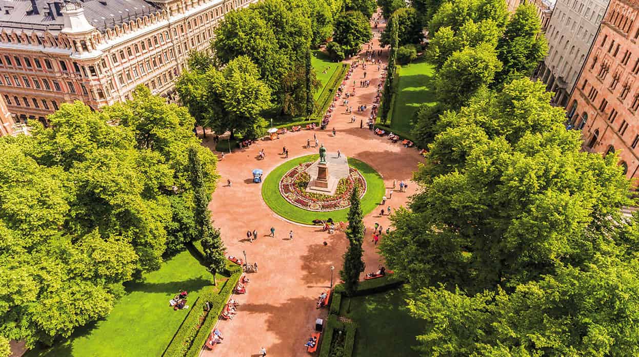 Top Attraction 3 Shutterstock Esplanadi This long elegant park is lined with - photo 6