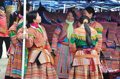 Hmong women in the Sapa market Hmong children in Cat Cat Village a mobile b - photo 9