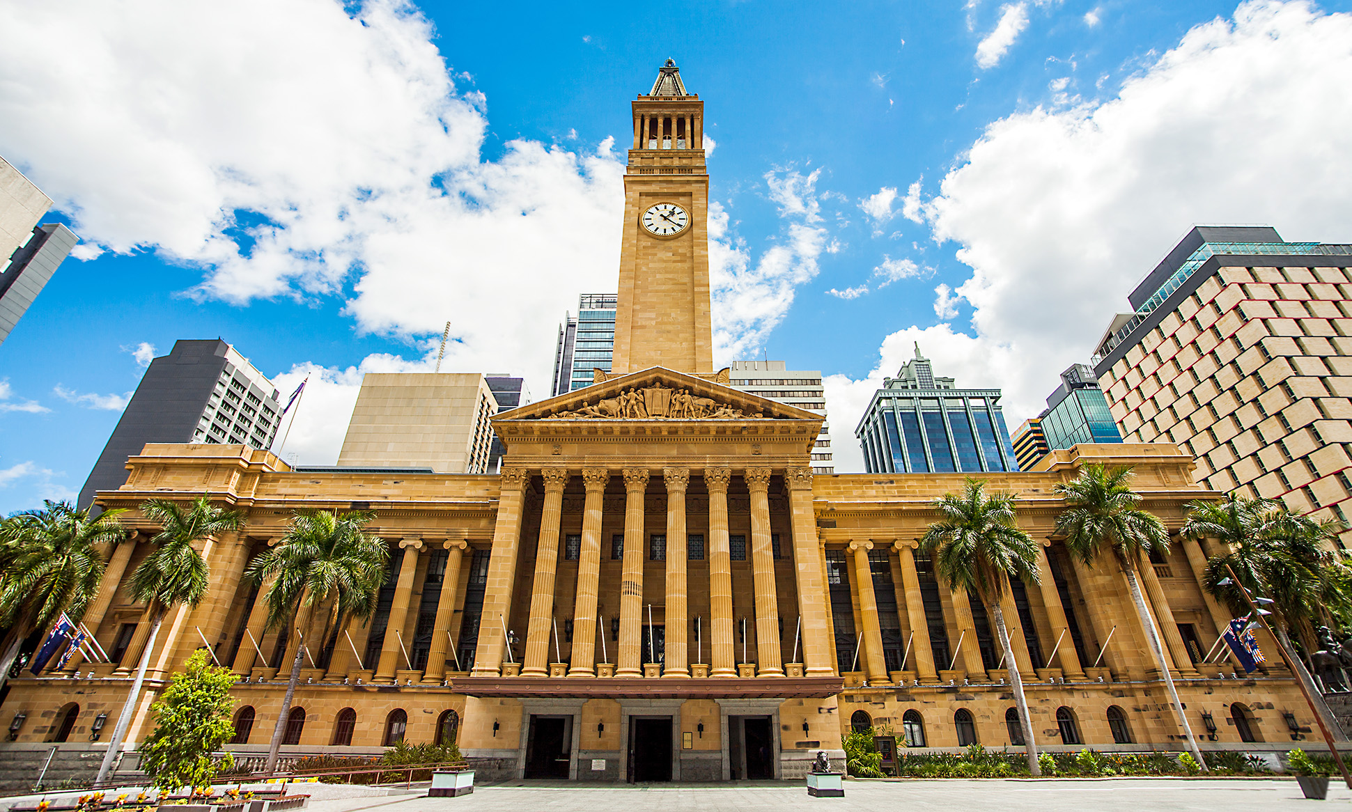 City Hall SCHNEPFDESIGNSHUTTERSTOCK Brisbane Gold Coast Top Sights - photo 6