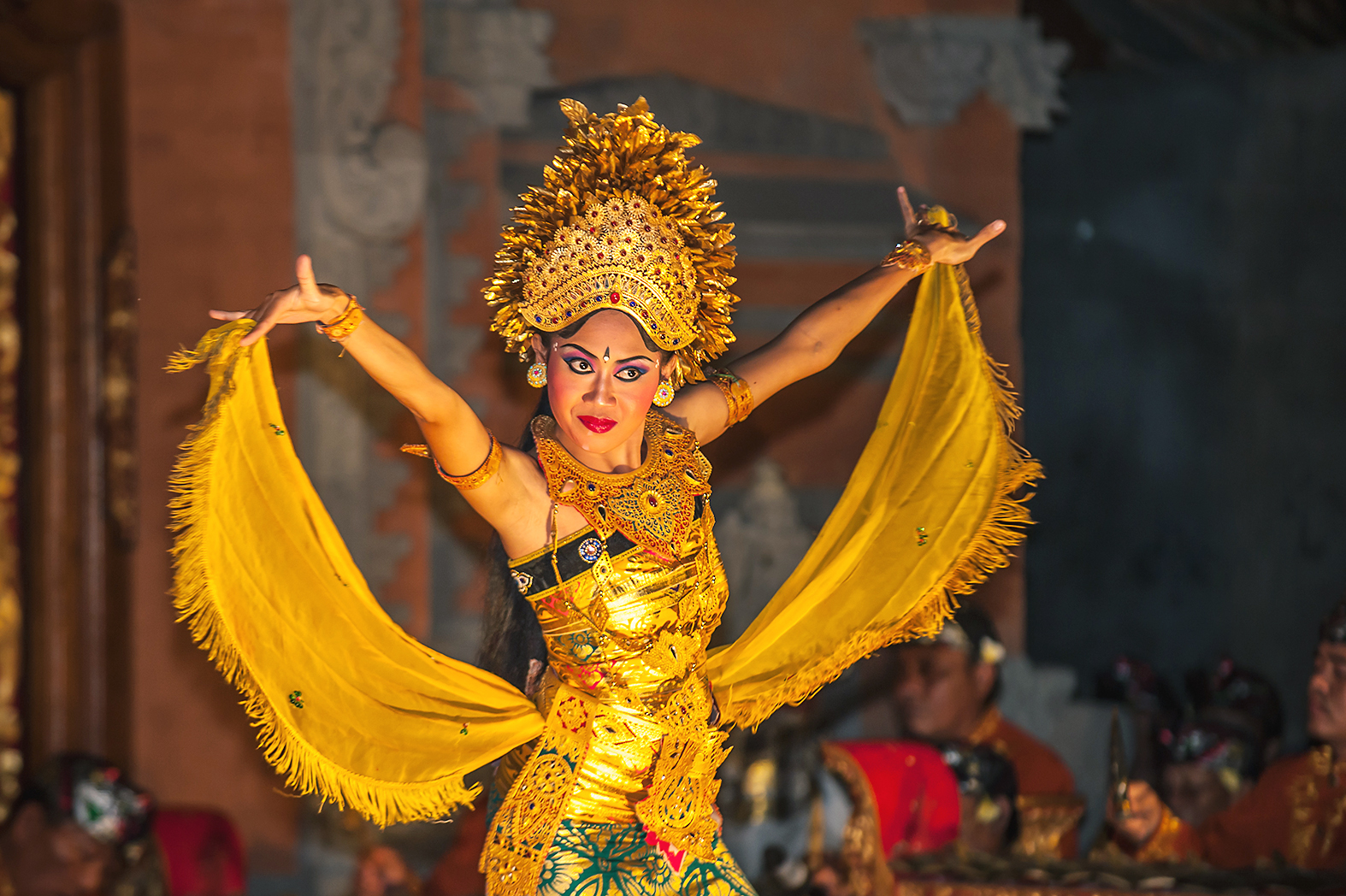 Traditional Legong dancer JAVARMAN SHUTTERSTOCK Other great places to - photo 12