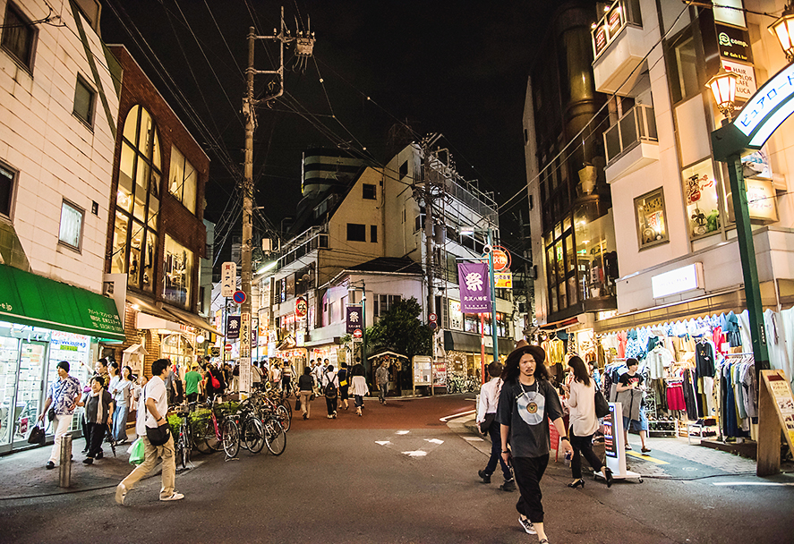 WORLD DISCOVERY ALAMY STOCK PHOTO Shinjuku After Dark Colourful nightlife - photo 18